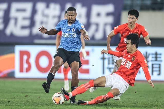 记者：阿根廷周二早7点飞亚特兰大，备战与英格兰的半决赛